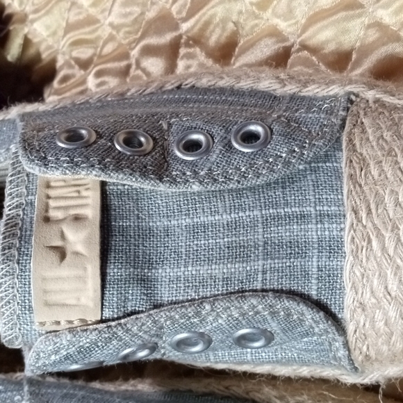 Converse - Picture 2 of 4